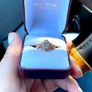 Beautiful engagement ring, size 7. round diamond cathedral ring.